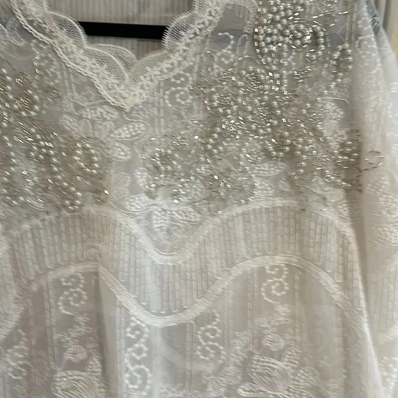Gorgeous embroidery long sleeve blouse - Picture 2 of 2